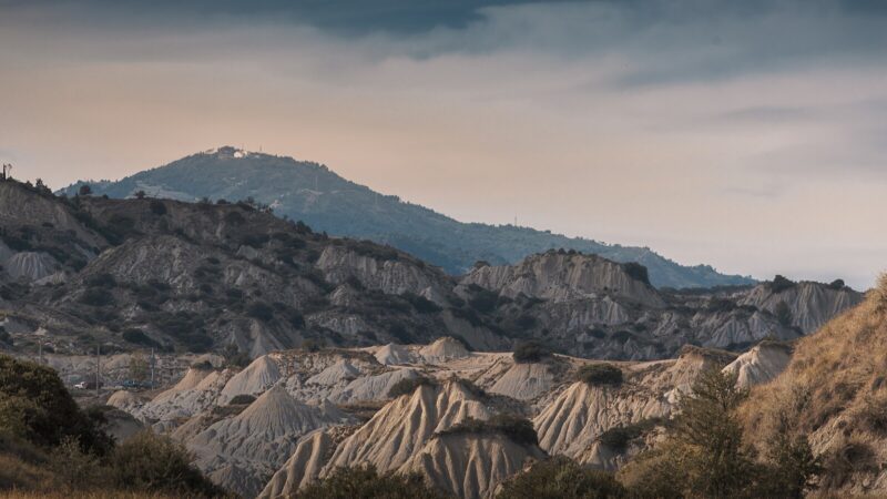 Calanchi_di_Aliano_al_tramonto